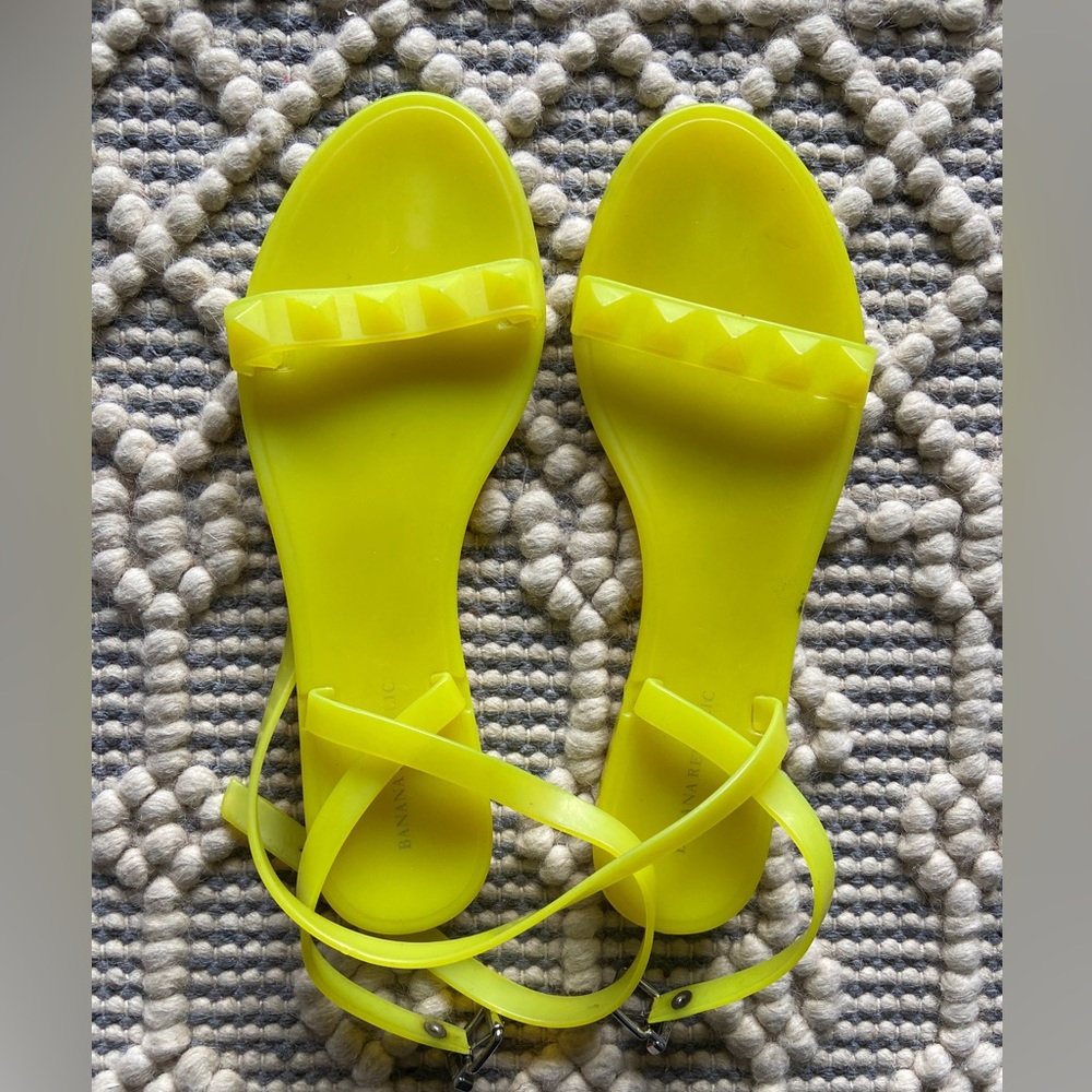 New Banana Republic jelly sandals. Size 10M. Neon yellow.